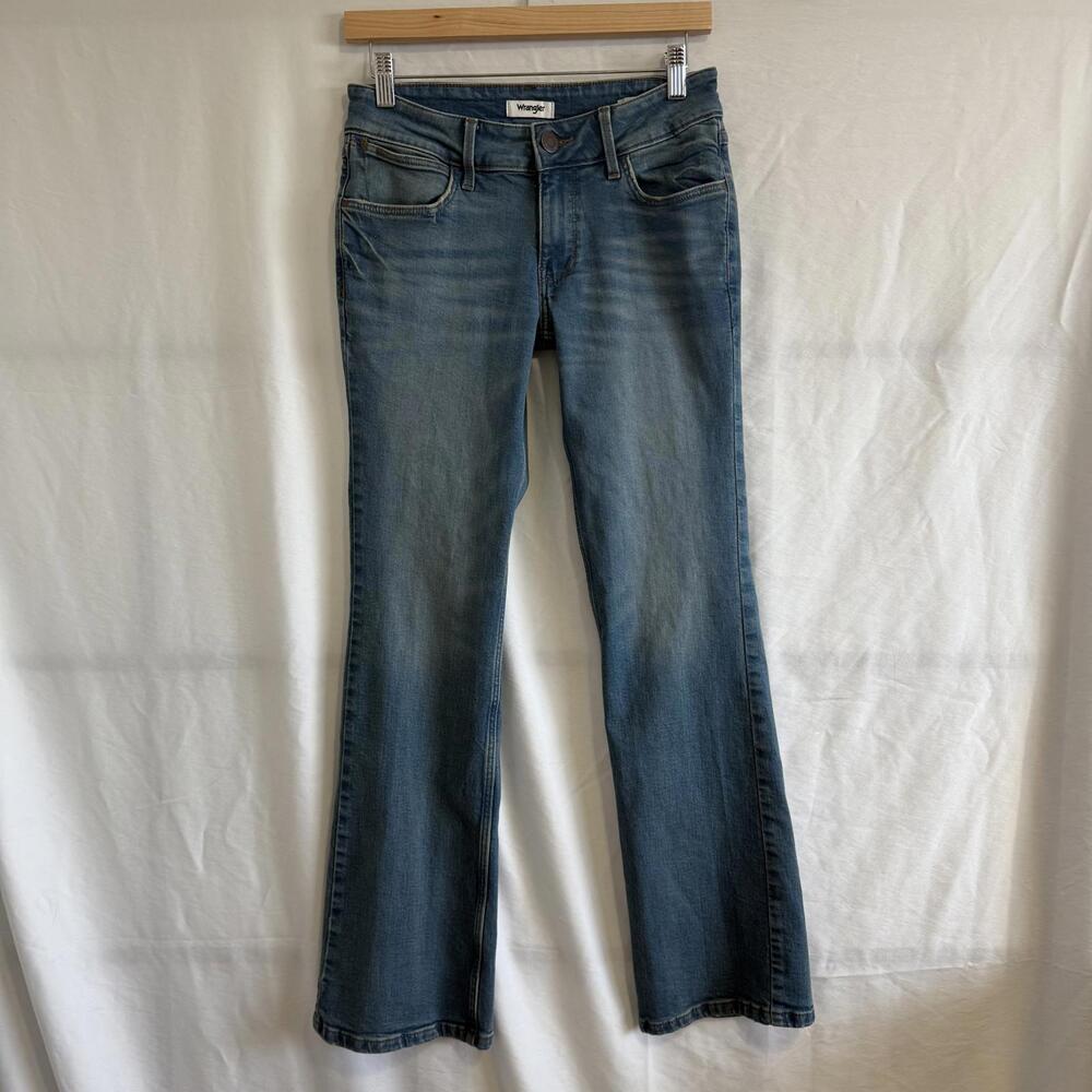 Wrangler Women’s Low Rise Bootcut Jeans 26x32 Medium Wash Stretch Denim - Picture 2 of 5